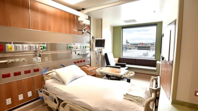 0 Patient Room UT Stadium View 1200x800 | موسوعة الشرق الأوسط