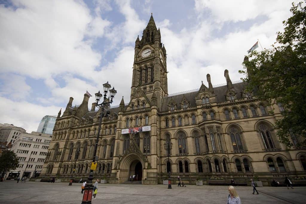 1200px Manchester town hall 2009 wide angle | موسوعة الشرق الأوسط