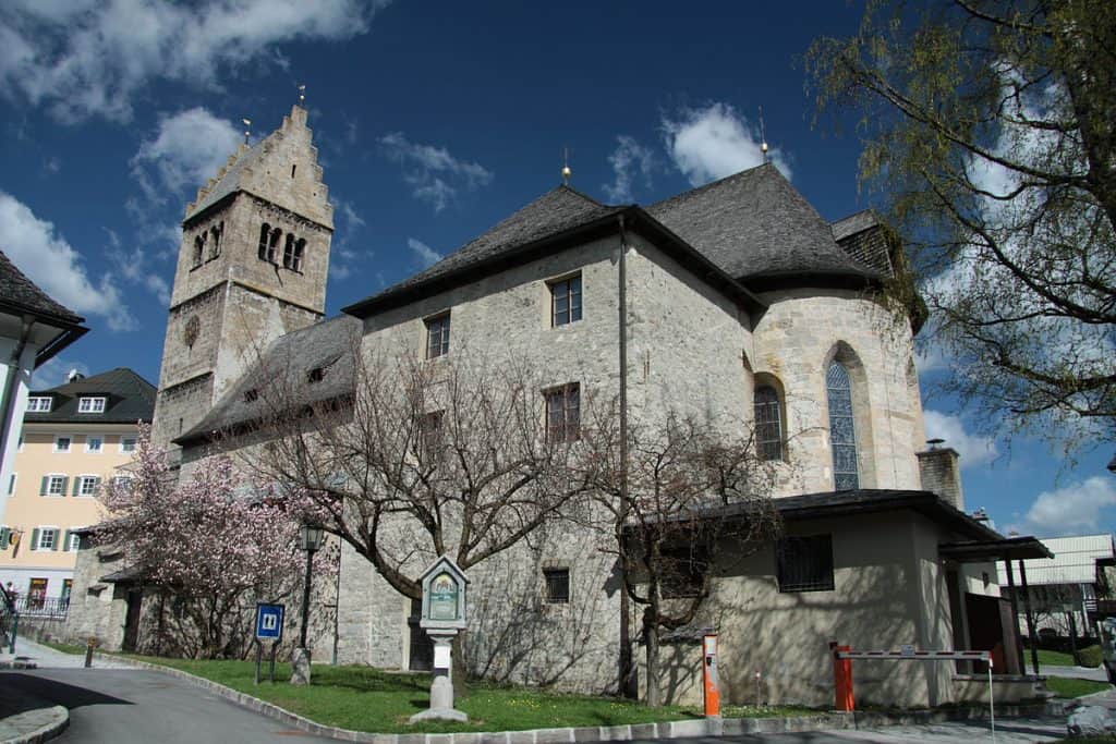 1200px St. Hippolytes Church in Zell am See 5 | موسوعة الشرق الأوسط