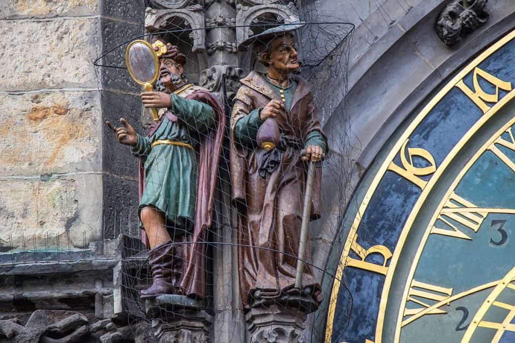 1200px Statues on Prague Astronomical Clock 2014 01 landscape mode 4 | موسوعة الشرق الأوسط