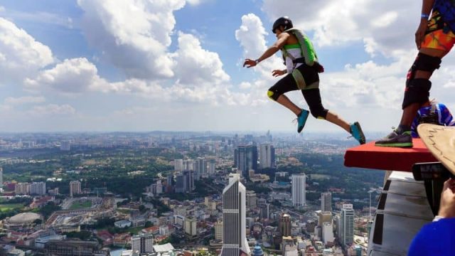 1 CATERS KUALA LUMPUR TOWER JUMP 11 800x4981 | موسوعة الشرق الأوسط