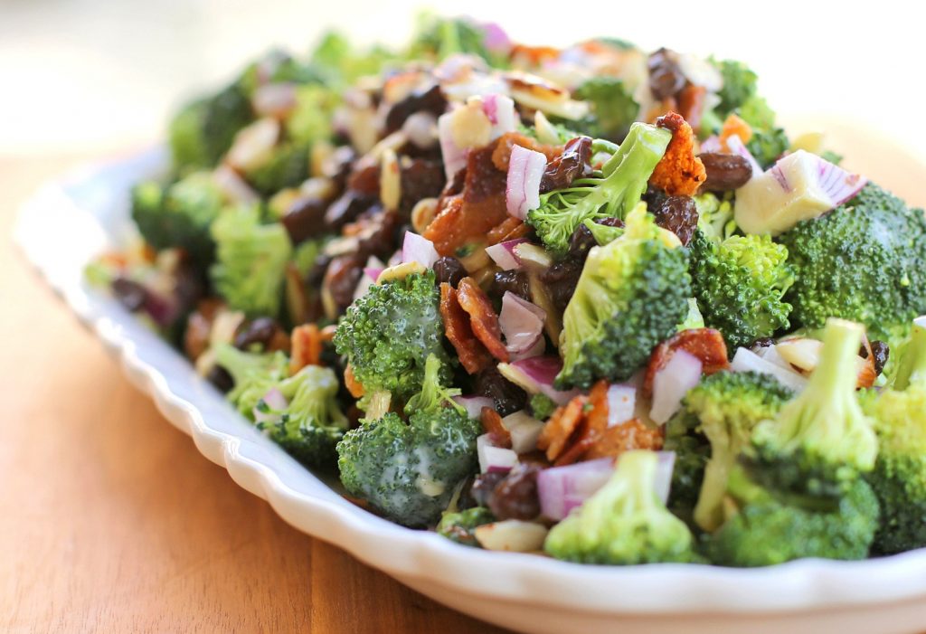 7301 broccoli salad with raisins 1 | موسوعة الشرق الأوسط