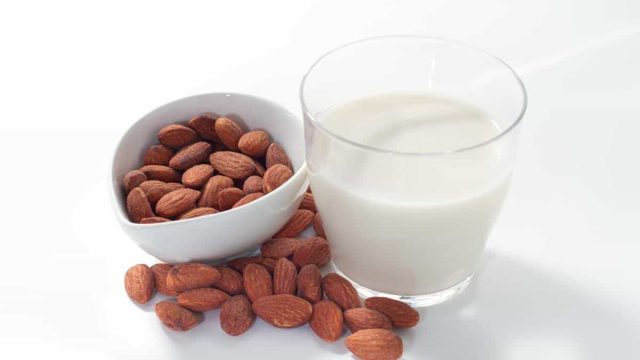 Almond milk 0 | موسوعة الشرق الأوسط