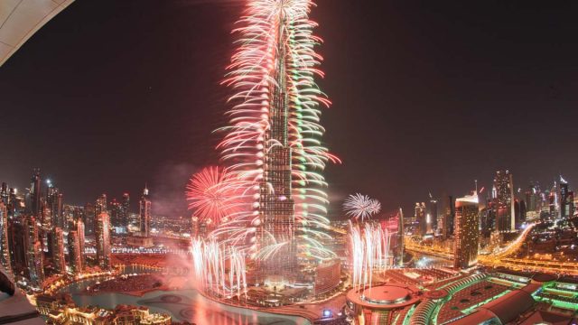 Burj Khalifa Fireworks on New Year Desktop Wallpapers | موسوعة الشرق الأوسط