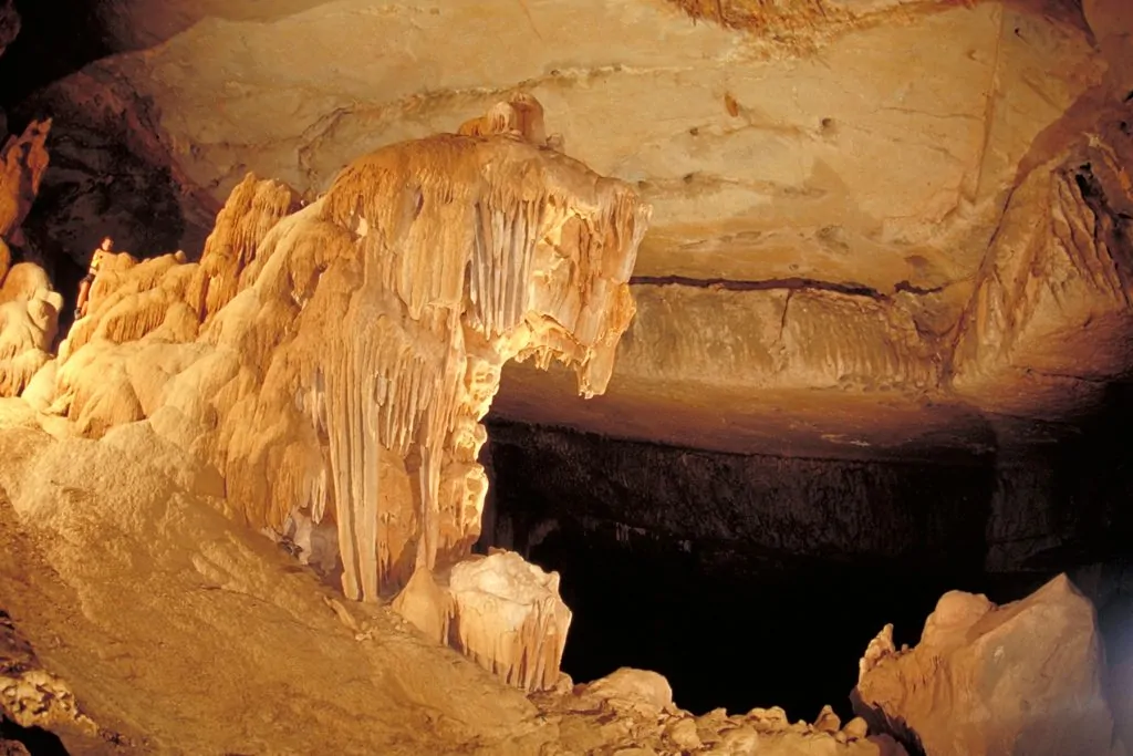 Caves Al Hoota Cave Interior Nizwa Ad Dakhiliyah Oman 1024x683 1 | موسوعة الشرق الأوسط