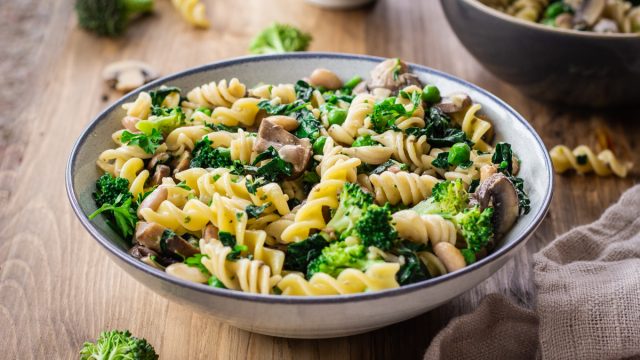 Creamy Pasta with Broccoli Mushrooms 4 1 | موسوعة الشرق الأوسط