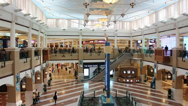 Deerfields Mall | موسوعة الشرق الأوسط