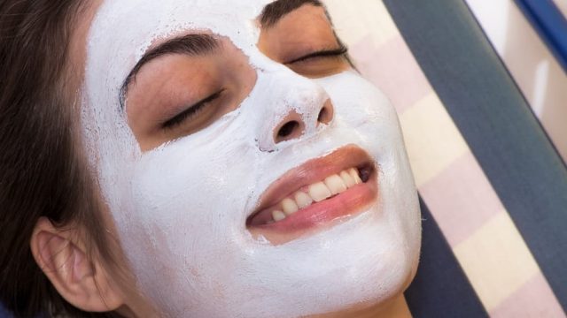 Face mask1 | موسوعة الشرق الأوسط