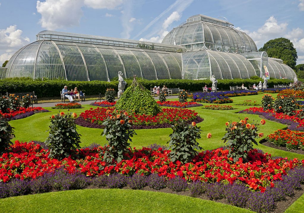 Flowers in front of the Palm House Kew Gardens 1 | موسوعة الشرق الأوسط