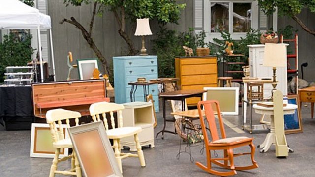 Garage Sale furniture | موسوعة الشرق الأوسط