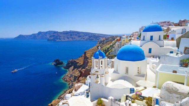 Oia village in Santorini 1000x667 | موسوعة الشرق الأوسط