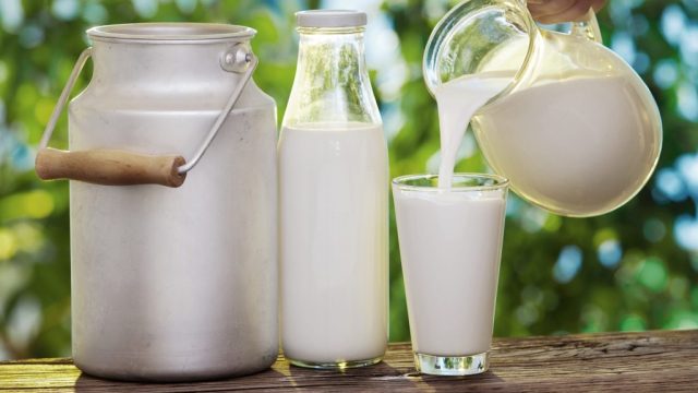 Pouring Milk in the glass 1024x682 | موسوعة الشرق الأوسط