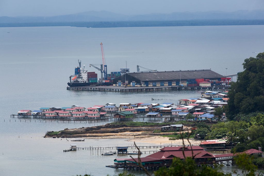 Sandakan Sabah Kampung Air Bokara Sandakan Port Ocean King Seafood Restaurant 01 | موسوعة الشرق الأوسط