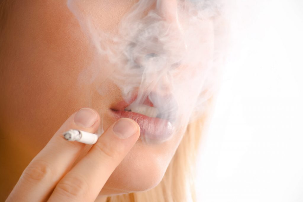 Smokers May Face a Greater Risk for Hearing Loss Study Suggests | موسوعة الشرق الأوسط