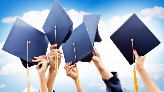 Students Graduation Hats 1200x800 | موسوعة الشرق الأوسط