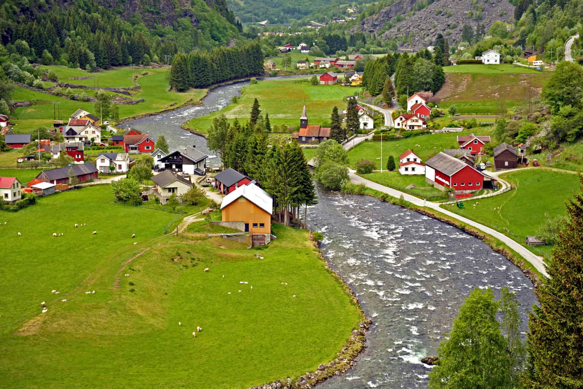 The spectacular Flam Valley | موسوعة الشرق الأوسط