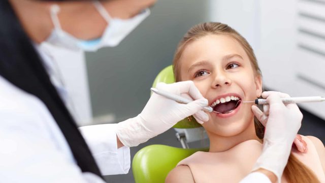 Young Girl at Dentist | موسوعة الشرق الأوسط