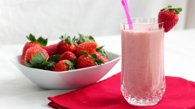 Yummy Strawberry and Rhubarb Milkshake | موسوعة الشرق الأوسط