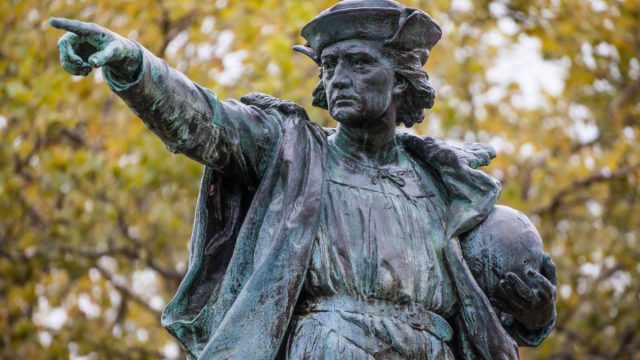 ask history columbus day celebrated christopher columbus statue 2 | موسوعة الشرق الأوسط