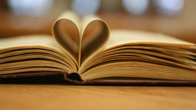 book heart | موسوعة الشرق الأوسط