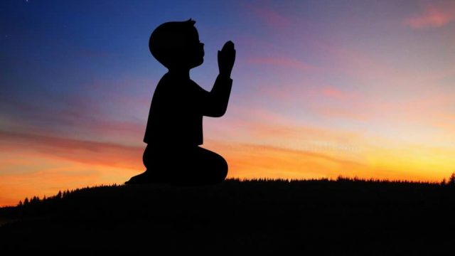 boy silhouette praying | موسوعة الشرق الأوسط