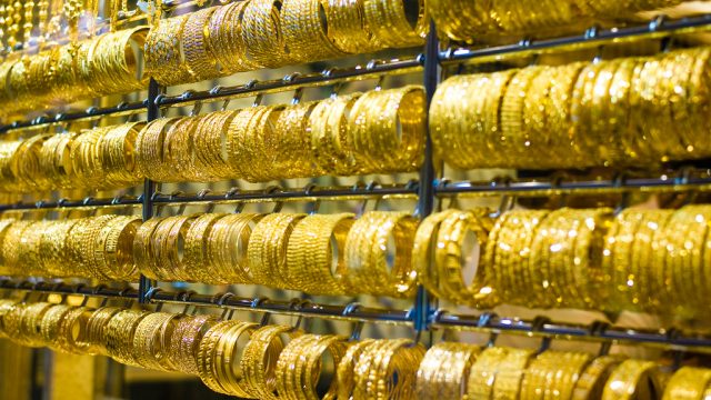 bracelets at the dubai gold market | موسوعة الشرق الأوسط