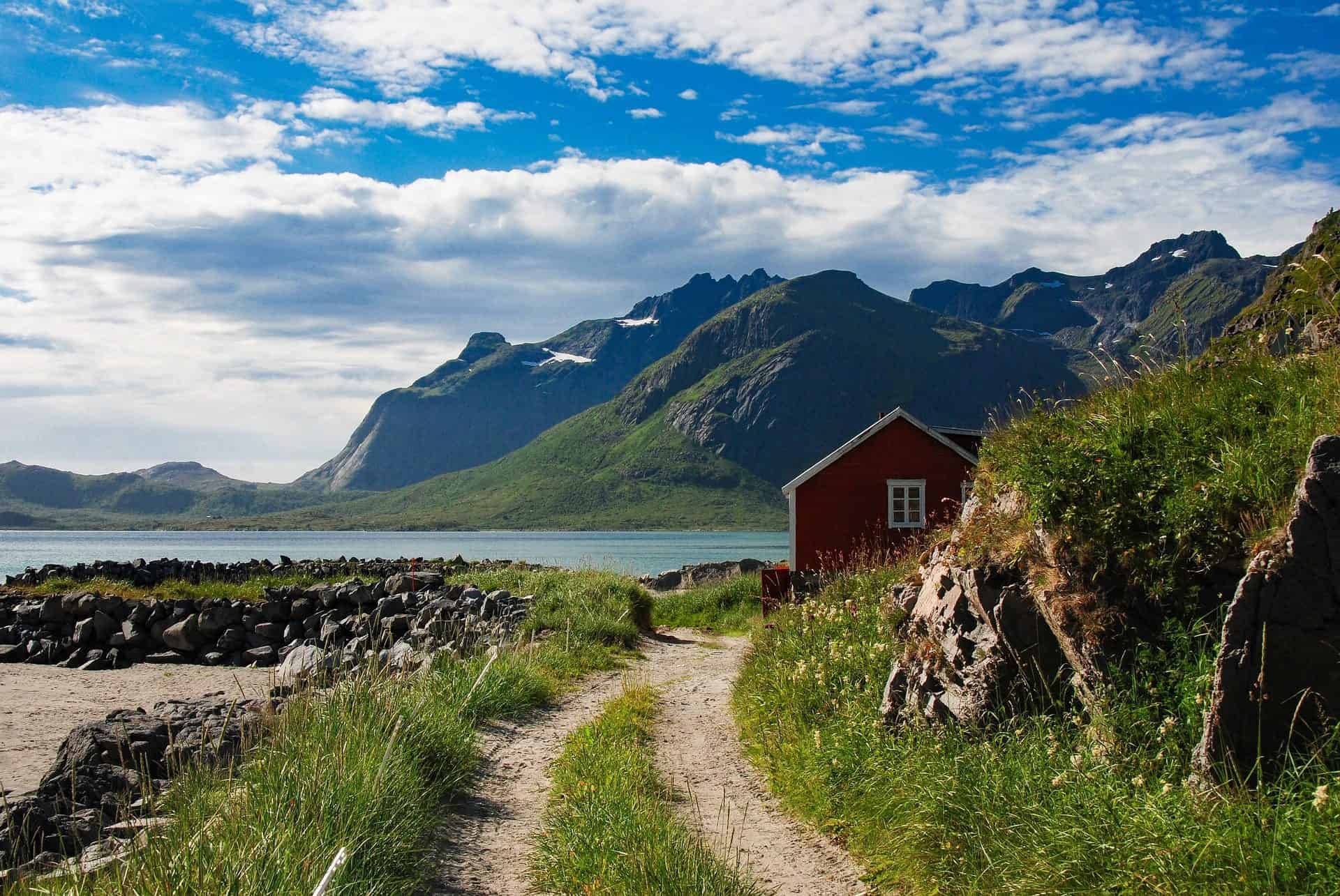 casa montanas campo nieve lago nubes noruega Fondos de Pantalla HD professor falken.com | موسوعة الشرق الأوسط