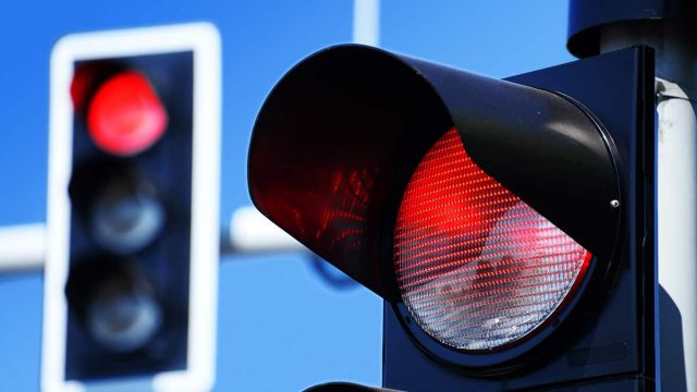 crs ne news Traffic Lights Over Blue Sky | موسوعة الشرق الأوسط