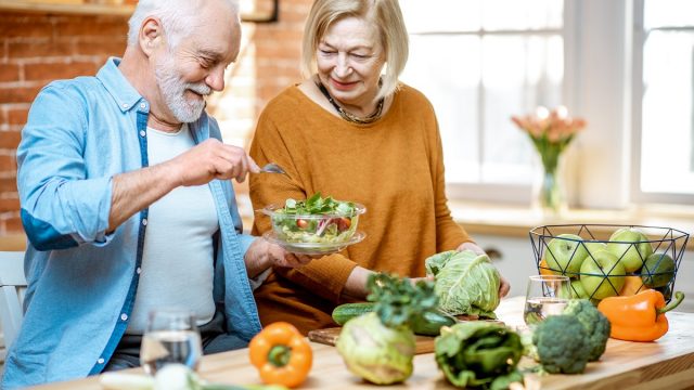 elderly couple cooking | موسوعة الشرق الأوسط