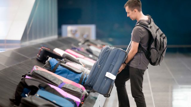 executive travel assistant luggage identifying your suitcase at the airport | موسوعة الشرق الأوسط