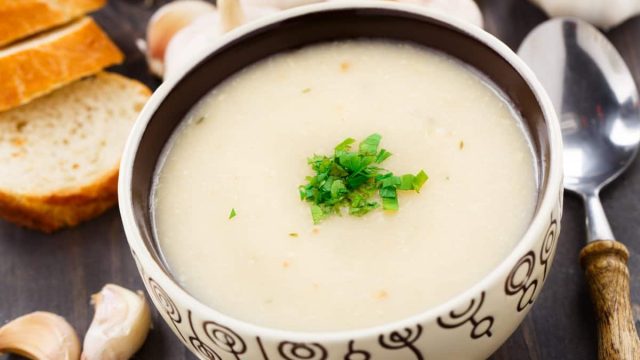 garlic soup 1200x800 | موسوعة الشرق الأوسط