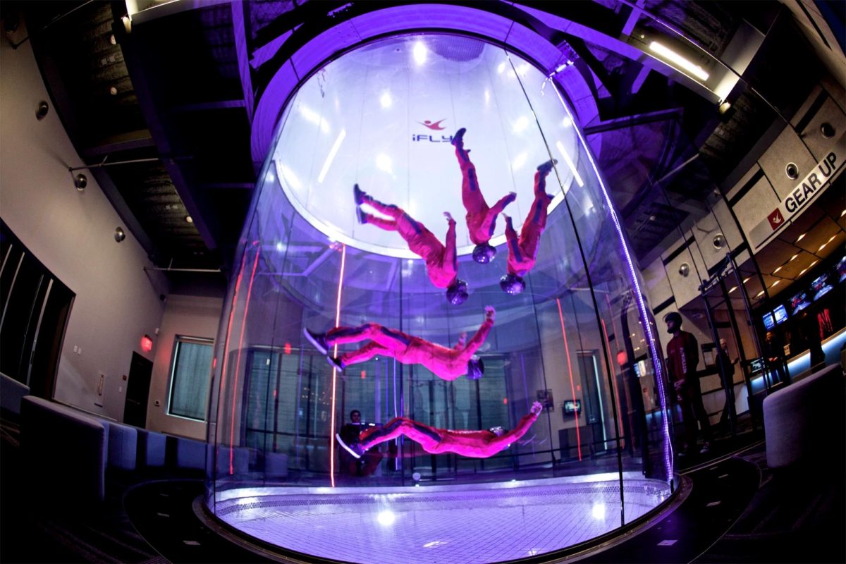 iFLY Indoor Skydiving Instructors 2 | موسوعة الشرق الأوسط