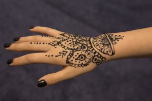 jagua gallery 01 hand | موسوعة الشرق الأوسط