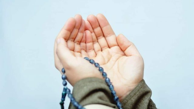 muslim praying hands 1024x680 | موسوعة الشرق الأوسط