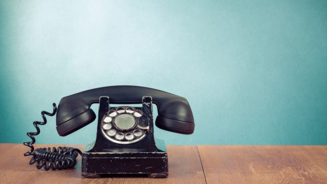 old fashioned telephone | موسوعة الشرق الأوسط