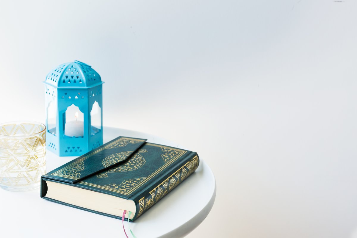 quran lantern and water | موسوعة الشرق الأوسط