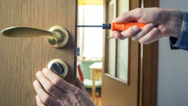 repair door handle mounting lock wooden door | موسوعة الشرق الأوسط