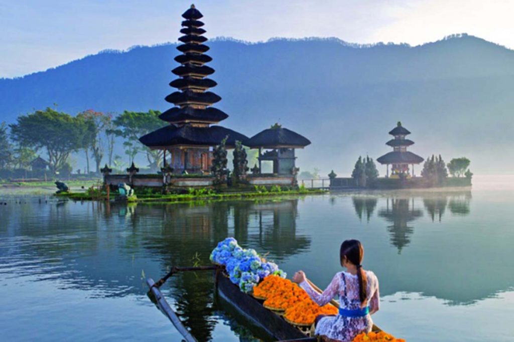 ulun danu beratan temple piodalan anniversary | موسوعة الشرق الأوسط