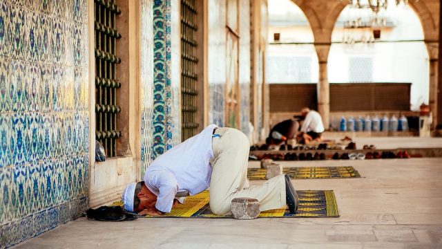 تفسير حلم الصلاة في المسجد في المنام | موسوعة الشرق الأوسط