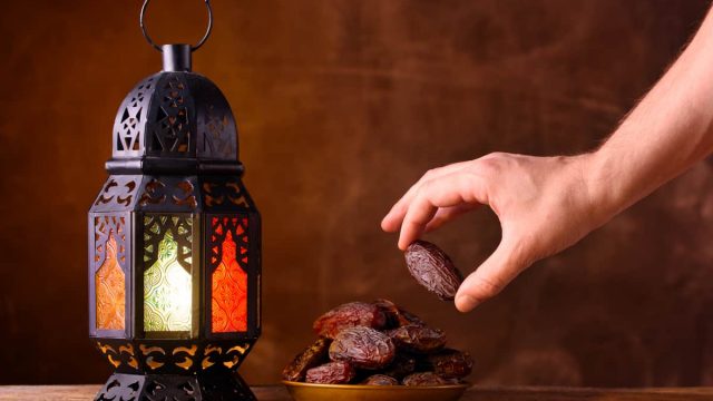 حكم من افطر في رمضان بدون عذر | موسوعة الشرق الأوسط