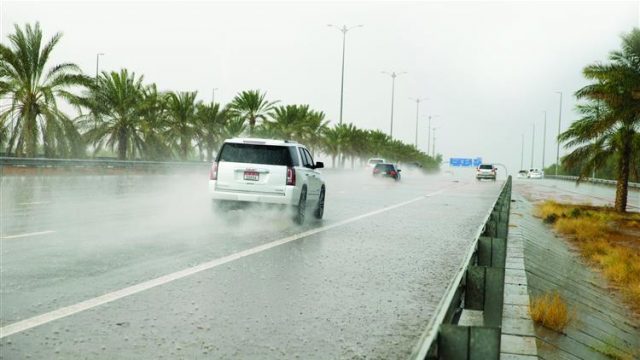 سقوط أمطار غزيرة على عدة مناطق بالإمارات | موسوعة الشرق الأوسط