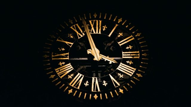 صور شعار ساعة برمجة جديدة | موسوعة الشرق الأوسط