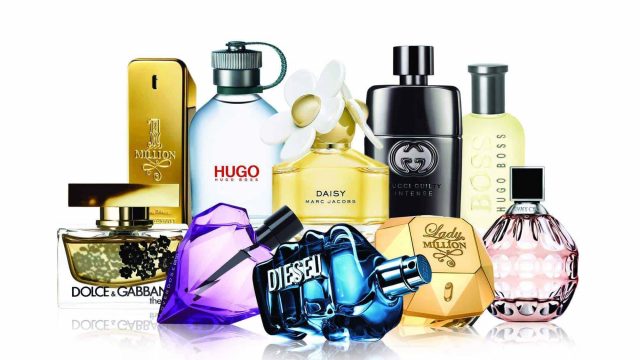 طريقة تثبيت العطر على الملابس | موسوعة الشرق الأوسط