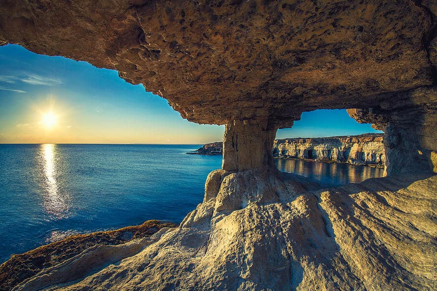 كهوف البحر Sea Caves | موسوعة الشرق الأوسط