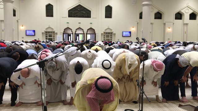 ماهي خطوات الصلاة خلف الامام | موسوعة الشرق الأوسط